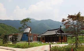 Soyang Daeseung Hanji Village